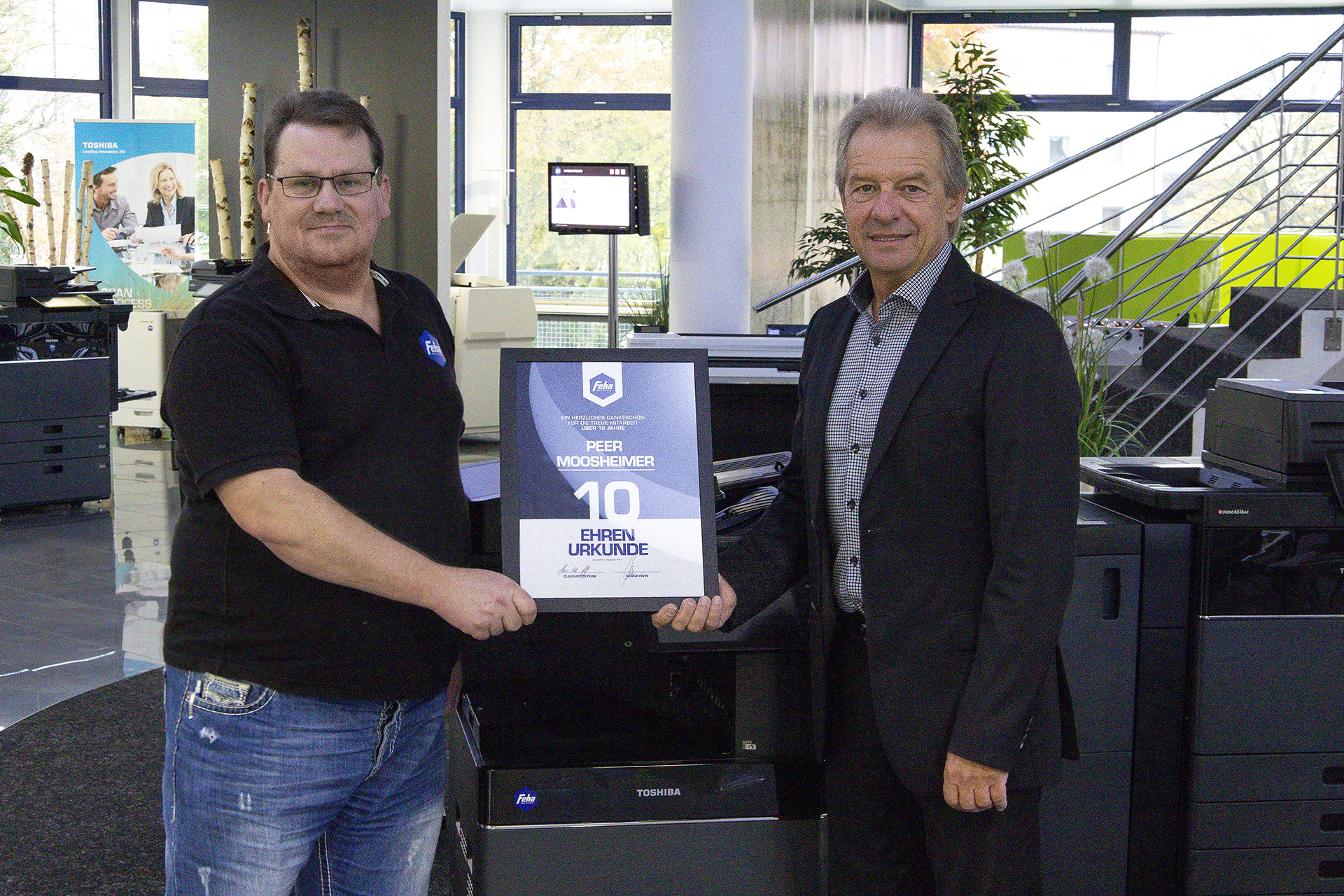 v.l. Peer Moosheimer (MFS System-Support), Claus-Peter Fehn (Geschäftsführer), Feha Büro-Technik v.l. Peer Moosheimer (MFS System-Support), Claus-Peter Fehn (Geschäftsführer), Feha Büro-Technik