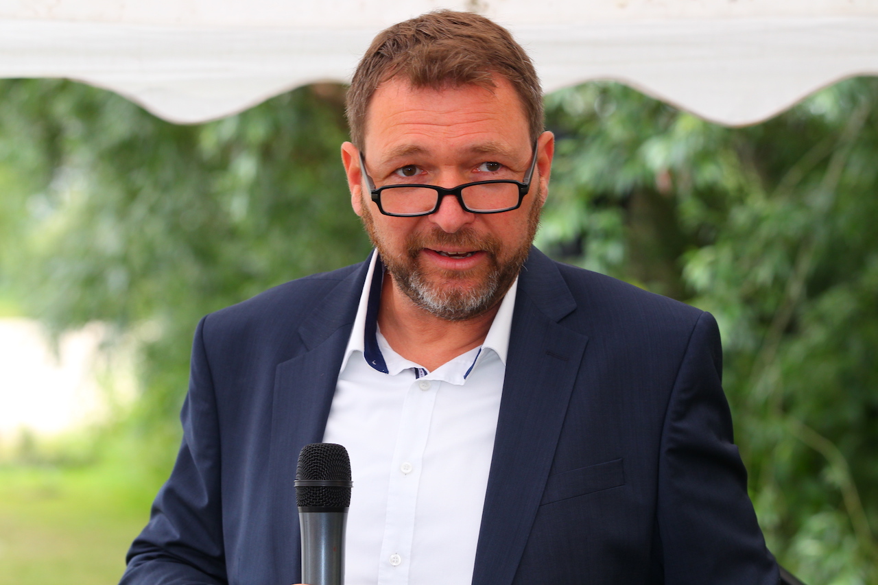 Rupert Baur, Vorstand der HanseGarnelen AG, istüberzeugt von einer nachhaltigen Zucht der Zukunft Rupert Baur, Vorstand der HanseGarnelen AG, istüberzeugt von einer nachhaltigen Zucht der Zukunft
