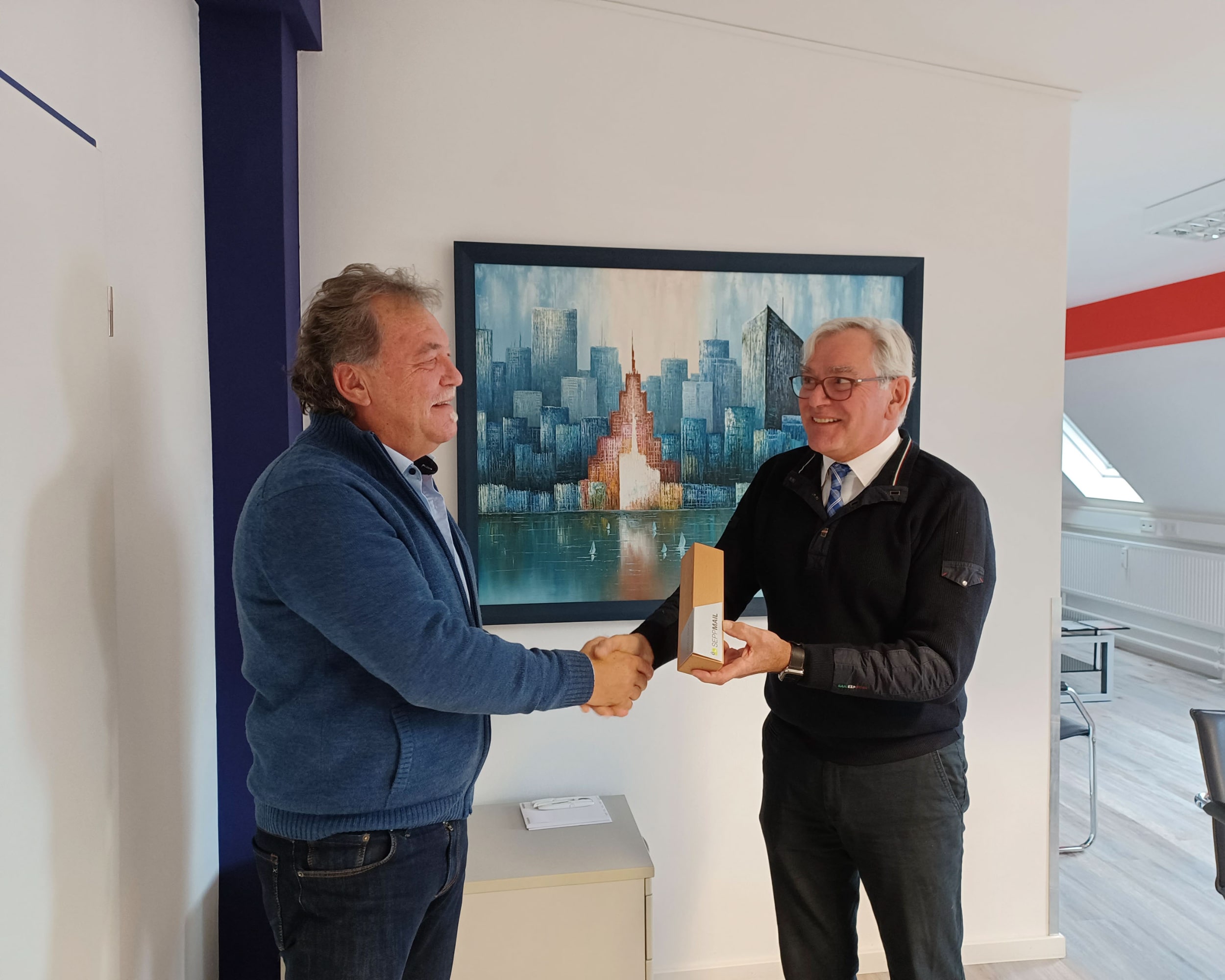 Basilius Niedermeyer (l.), Vorstand der CyProtect AG, und Günter Esch (r.), Geschäftsführer der SEPP