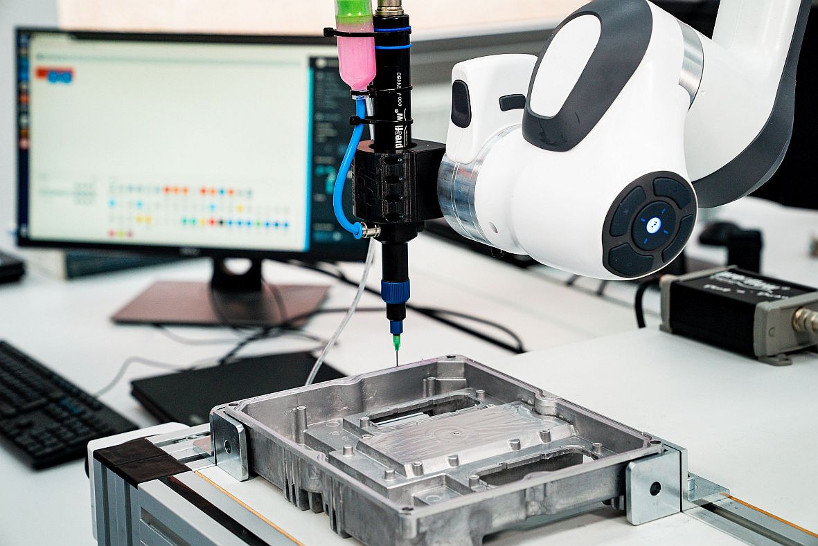 Cobot-basierter Dosier-Prozess Cobot-basierter Dosier-Prozess