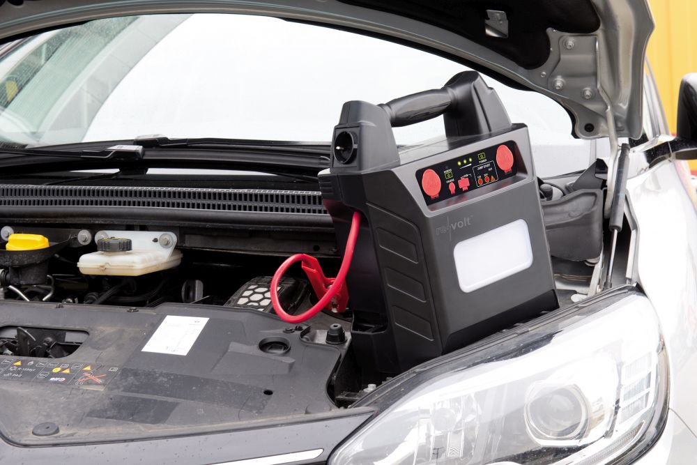 revolt 5in1-Starthilfe PB-600.kfz für 12/24V& Powerbank, 230 V, 2x12V, USB, 40Ah, www.pearl.de
