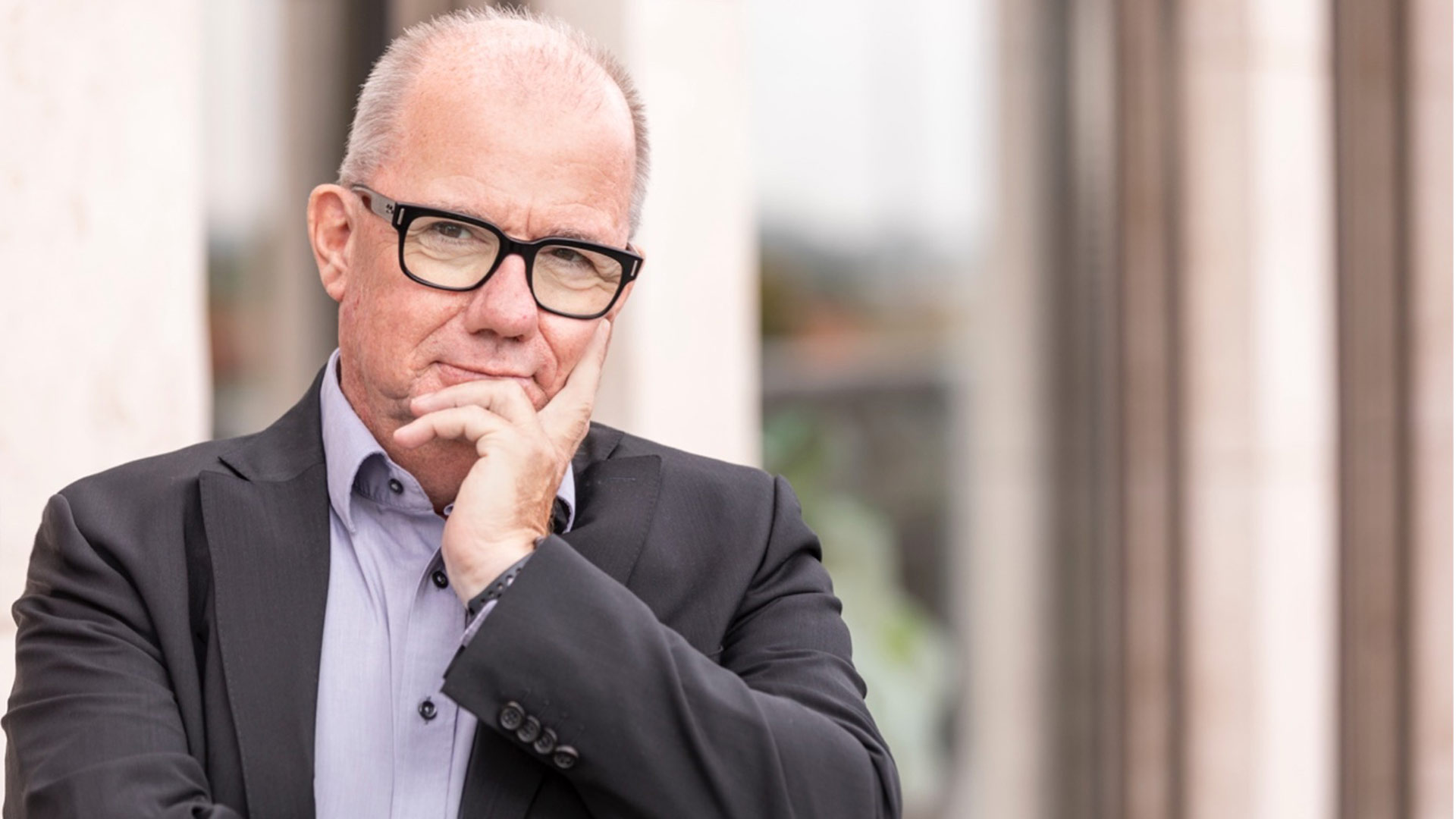 Frank Ertelüber den Vergleich mit anderen. Frank Ertelüber den Vergleich mit anderen.