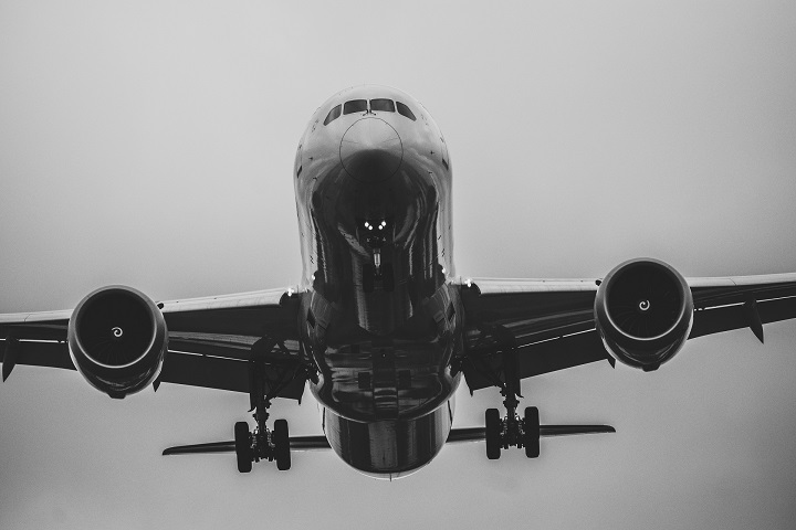 Graushaar bietet zahlreiche KSS mit Zulassungen in der Luftfahrt (Bildquelle: @Photo by Luka Slapnicar on Unsplash) Graushaar bietet zahlreiche KSS mit Zulassungen in der Luftfahrt (Bildquelle: @Photo by Luka Slapnicar on Unsplash)