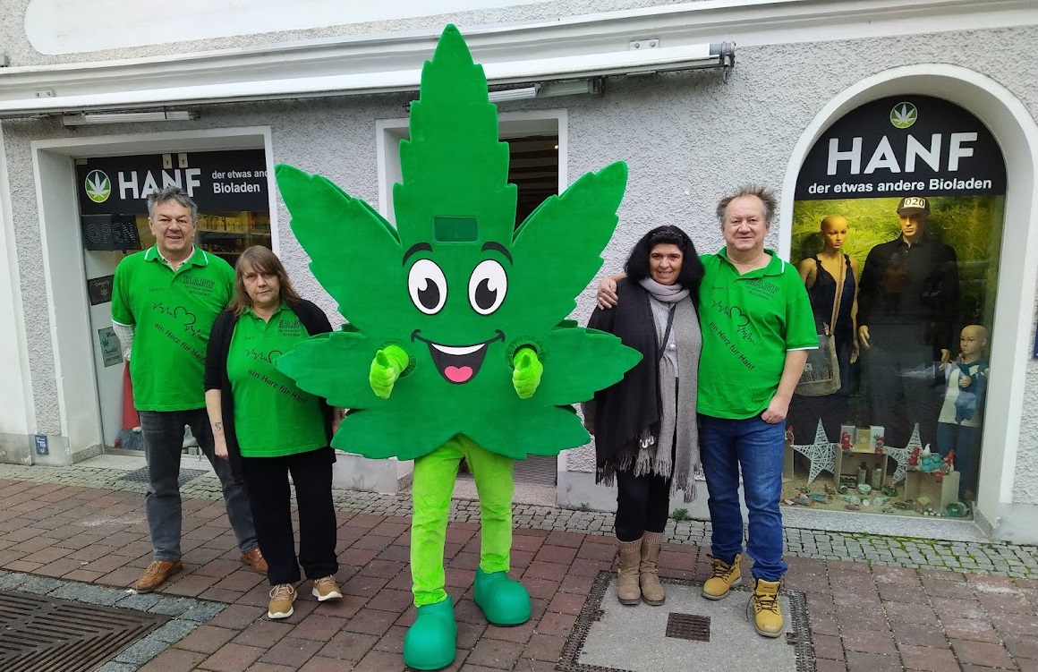 Neu in Erding:"Hanf - der etwas andere Bioladen" hat in der Lange Zeile 17 in Erding eröffnet. (Bildquelle: @Foto: Josef König für HdeaB) Neu in Erding:"Hanf - der etwas andere Bioladen" hat in der Lange Zeile 17 in Erding eröffnet. (Bildquelle: @Foto: Josef König für HdeaB)