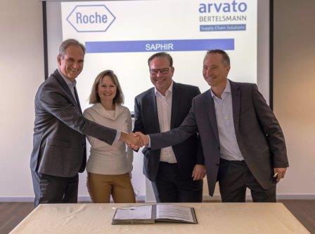 (v.l.): J.-F. Brochard und G. Rouillon (Roche Pharma France), T. Winkelmann und N. Virmoux (Arvato)
