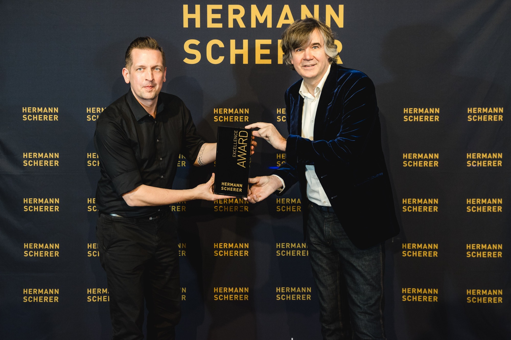 Jan Philip Berg gewinnt Internationalen Speaker Slam (Bildquelle: @dominikpfau.com) (Bildquelle: @dominikpfau.com)