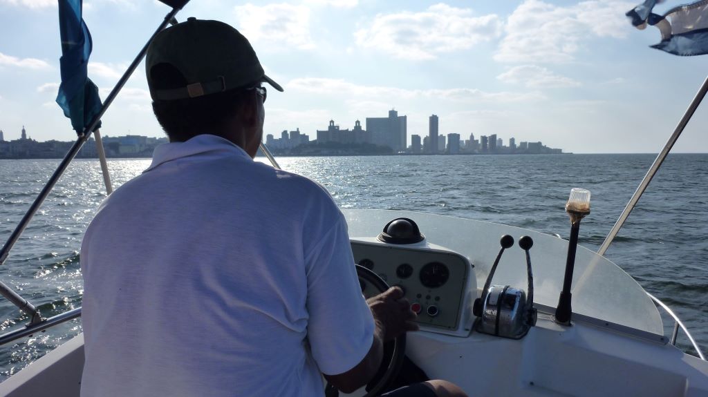 Presencia Viajes - Kuba DMC - Die Bucht von Havanna mit der Motoryacht