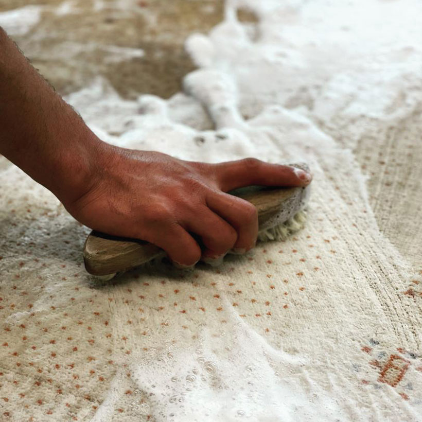 Teppichreinigung von Hand, hochwertige Teppichwäsche