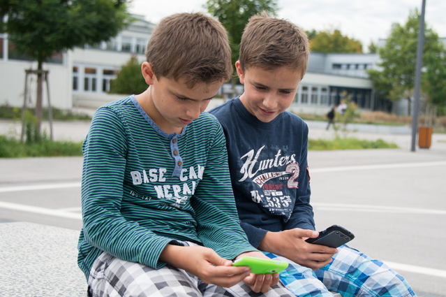 Kinder sollten vermehrt Zeit im Freien verbringen, um eine Kurzsichtigkeit vorzubeugen. (Bildquelle: ERGO Group) Kinder sollten vermehrt Zeit im Freien verbringen, um eine Kurzsichtigkeit vorzubeugen. (Bildquelle: ERGO Group)