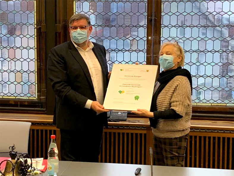 Re-Zertifizierung"Gesunde Gemeinde/ Gesunde Stadt" durch Landrat Dr. Ulrich Fiedler Re-Zertifizierung"Gesunde Gemeinde/ Gesunde Stadt" durch Landrat Dr. Ulrich Fiedler