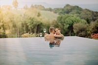 Infinity Outdoor-Pool mit Blick in die Natur (c) Karin Bergmann (Ratscher Landhaus) Infinity Outdoor-Pool mit Blick in die Natur (c) Karin Bergmann (Ratscher Landhaus)