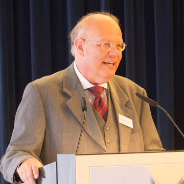 Dr. von Hein bei einem Vortrag Dr. von Hein bei einem Vortrag