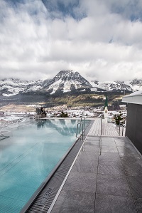 Exklusiver Infinity Sky Pool in Ellmau (c) Thomas Hennerbichler (DAS KAISERBLICK Superior) Exklusiver Infinity Sky Pool in Ellmau (c) Thomas Hennerbichler (DAS KAISERBLICK Superior)
