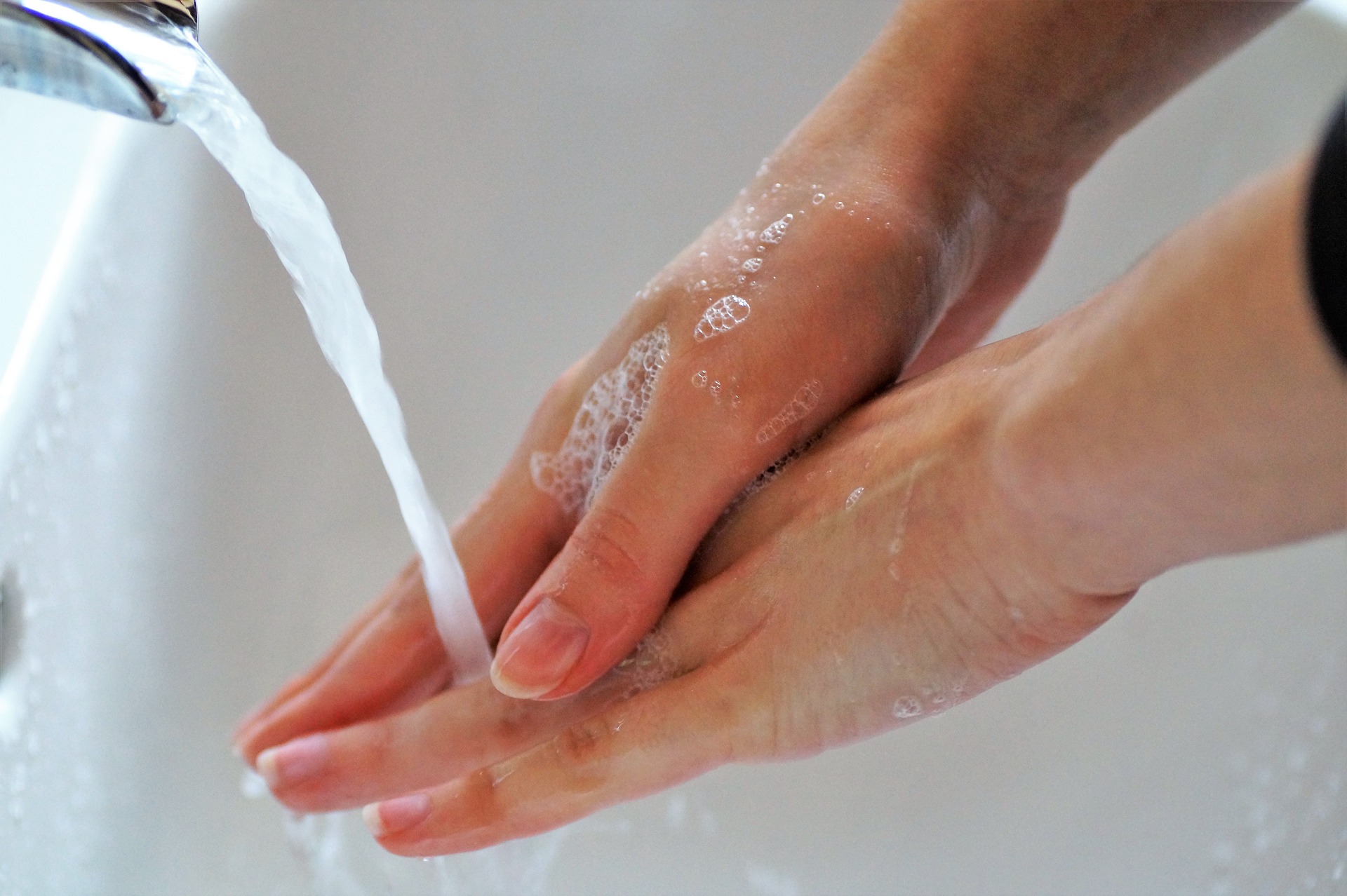 Empfehlung: Mehrmals am Tag Hand waschen (Bildquelle: Bild von ivabalk auf Pixabay)