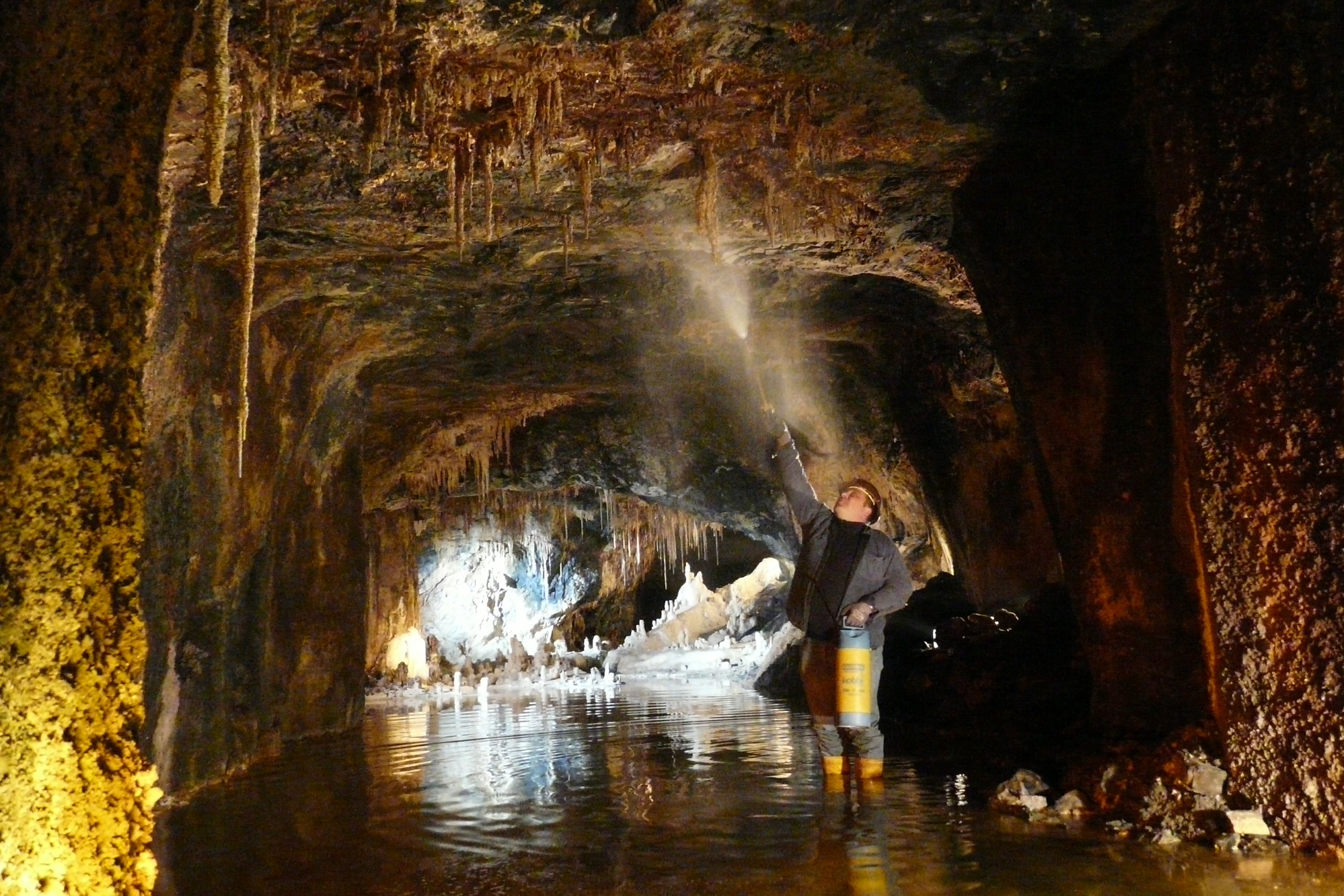 Wartungsarbeiten-Tropfsteinputz in den Feengrotten - Saalfelder Feengrotten, Steffi Hammer