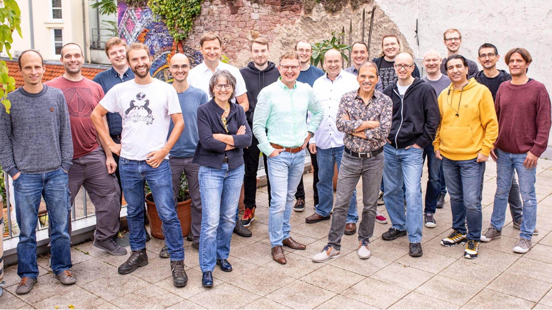 Leidenschaft für Softwareentwicklung trifft bei bluehands auf Kreativität und fachliches Know-how. Leidenschaft für Softwareentwicklung trifft bei bluehands auf Kreativität und fachliches Know-how.