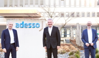 Die adesso-Gastgeber mit dem Minister vor der Unternehmenszentrale in Dortmund (Quelle: adesso SE)