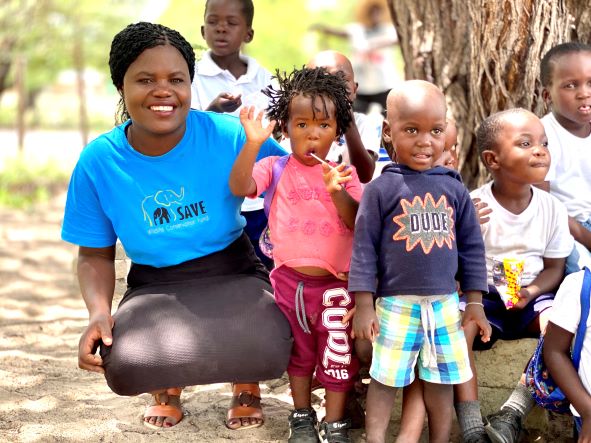 Hier winkt die Matsaudi Playgroup, Botswana Hier winkt die Matsaudi Playgroup, Botswana