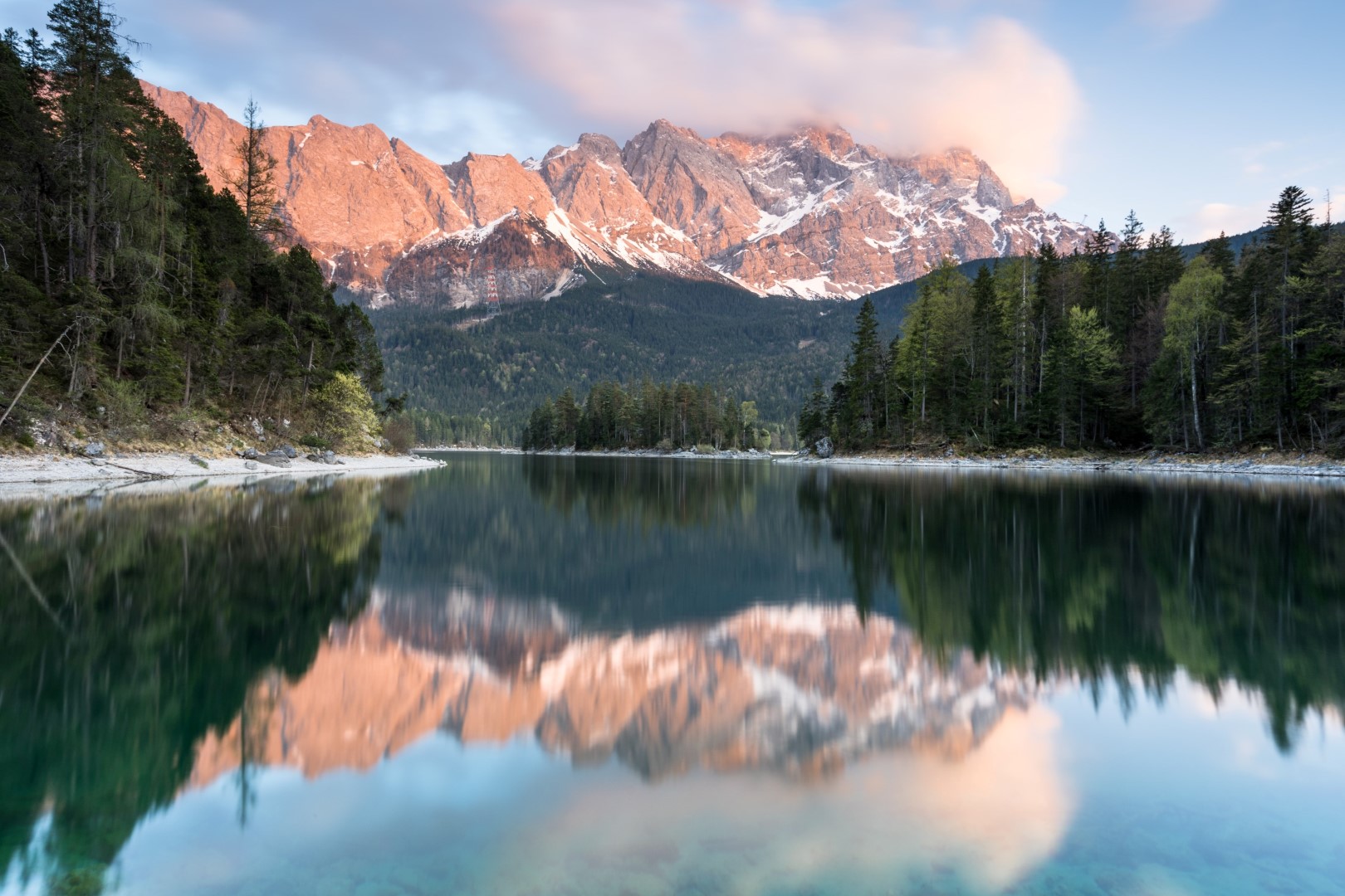 Zugspitze und Eibsee gehören 2022 zu den Top-Reisezielen in Deutschland Zugspitze und Eibsee gehören 2022 zu den Top-Reisezielen in Deutschland