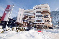 Winterliche Ansicht auf das Hotel (c) TomKlocker (Alpine Hideaway ZILLERTALERHOF) Winterliche Ansicht auf das Hotel (c) TomKlocker (Alpine Hideaway ZILLERTALERHOF)
