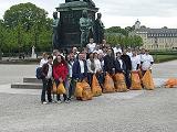 Starkes Team für einen sauberen Schlossgarten: Müllsammel-Aktion der Novotel- und ibis-Mitarbeiter. Starkes Team für einen sauberen Schlossgarten: Müllsammel-Aktion der Novotel- und ibis-Mitarbeiter.