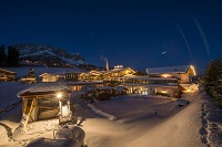 Gesamtansicht der Hotelanlage aus der Vogelperspektive (Vitalhotel Sonnenhof)