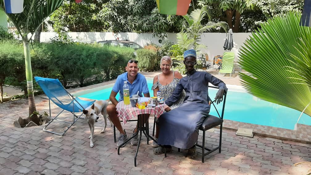 Interview von Reisejournalist Oliver Gaebe mit Ann Hughes und Adama von Pineapple Interview von Reisejournalist Oliver Gaebe mit Ann Hughes und Adama von Pineapple
