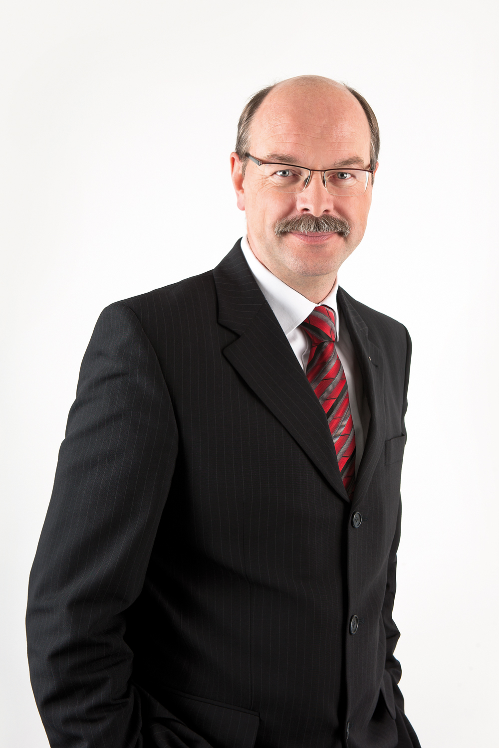 In den Ruhestand verabschiedet: Dr. Hans-Peter Hüttl (Bildquelle:©MOOG Partnerschaftsgesellschaft mbB) In den Ruhestand verabschiedet: Dr. Hans-Peter Hüttl (Bildquelle:©MOOG Partnerschaftsgesellschaft mbB)