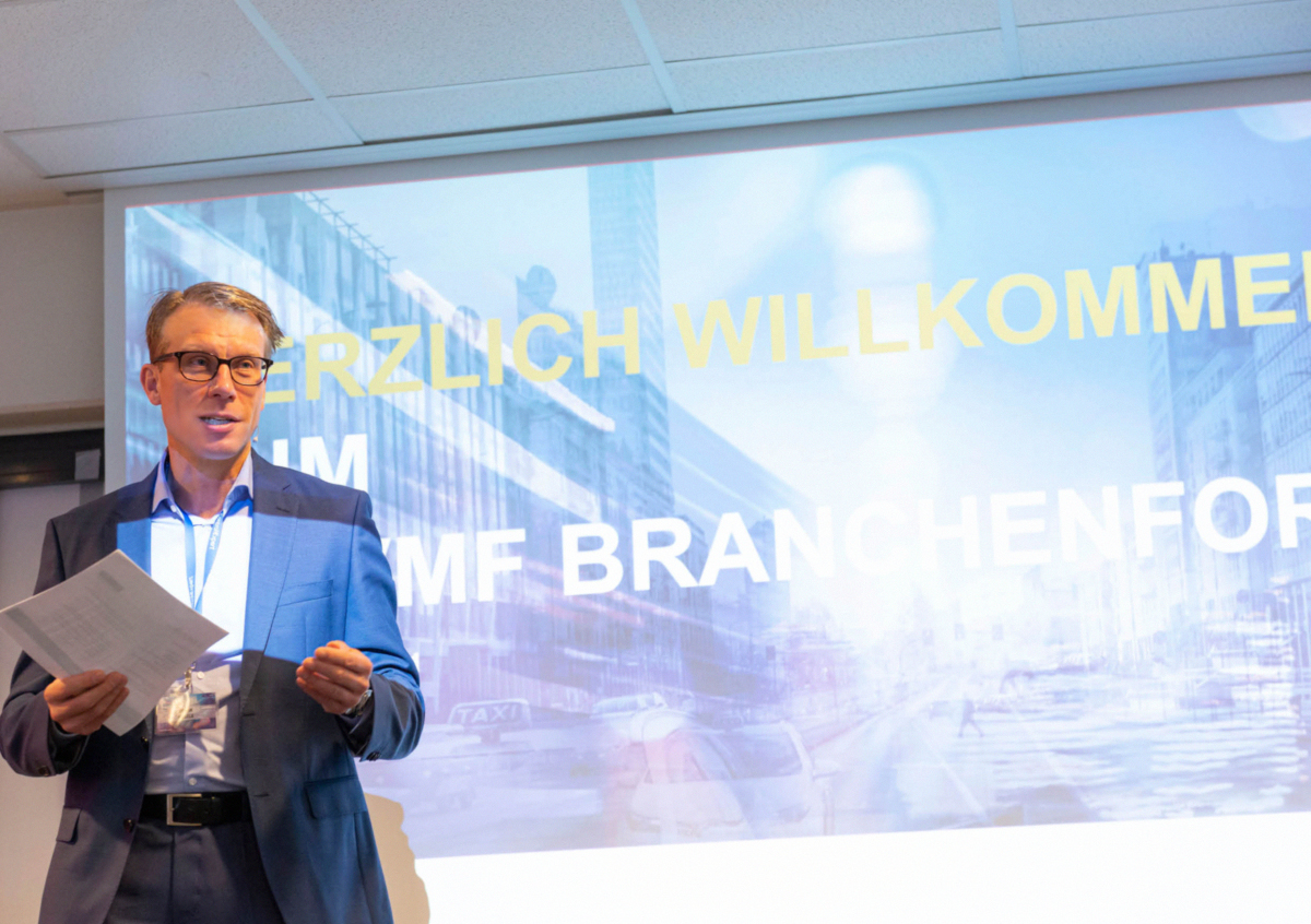 Frank Hägele, der Vorsitzende des VMF, eröffnete das 12. VMF Branchenforum. Frank Hägele, der Vorsitzende des VMF, eröffnete das 12. VMF Branchenforum.