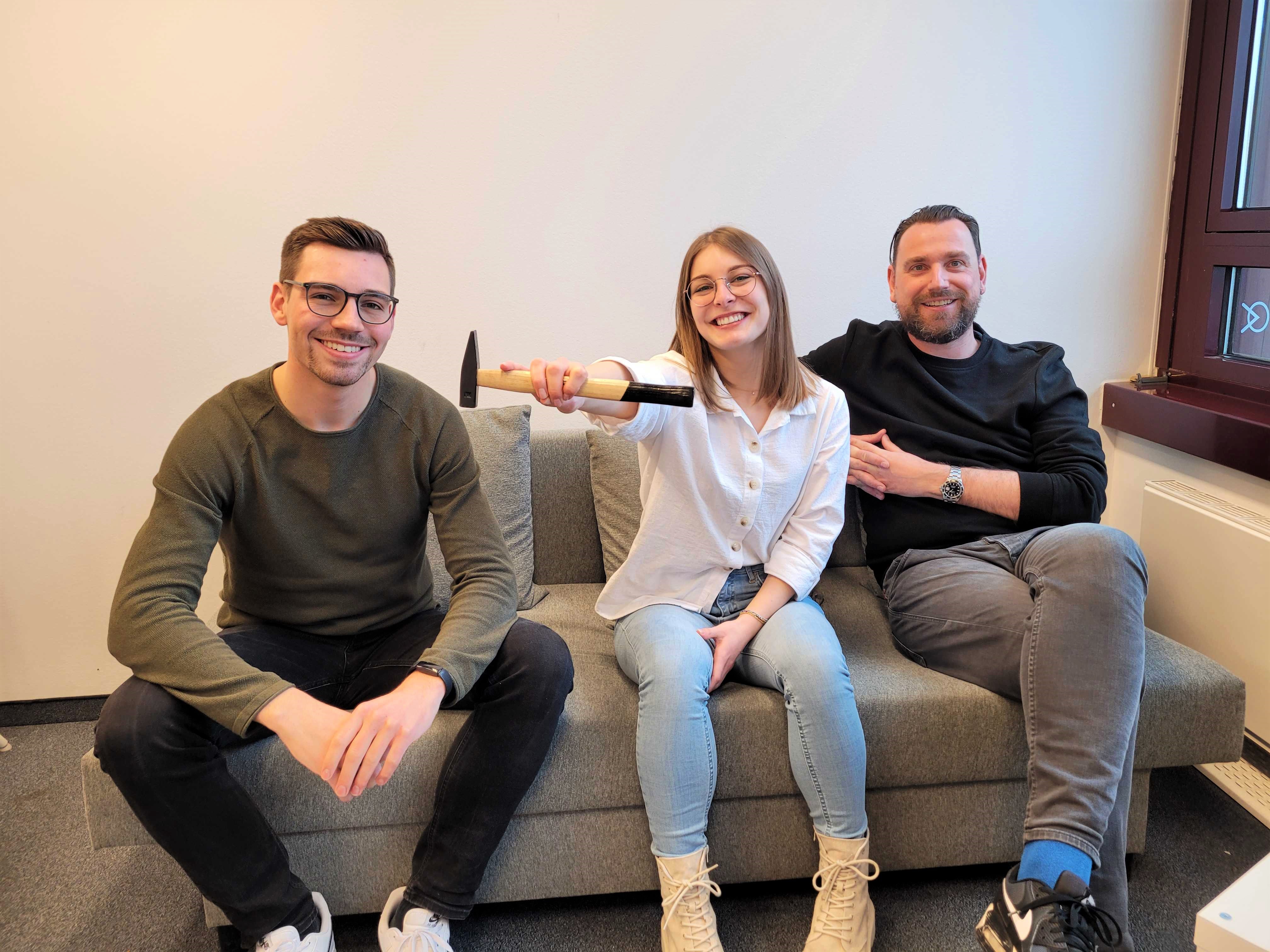 Co-Founder Max Jünger und Luisa Schmitt mit allygatr-CEO Benjamin Visser Co-Founder Max Jünger und Luisa Schmitt mit allygatr-CEO Benjamin Visser