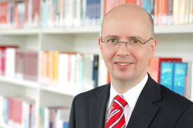 Bildunterschrift: Leitet künftig die staatlich anerkannten Bereiche der Wirtschaftsakademie: Profess Bildunterschrift: Leitet künftig die staatlich anerkannten Bereiche der Wirtschaftsakademie: Profess
