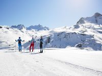Gruppe beim Langlaufen auf der Silvretta-Bielerhöhe (c) Alexander Kaiser (Hotel Montafonerhof)