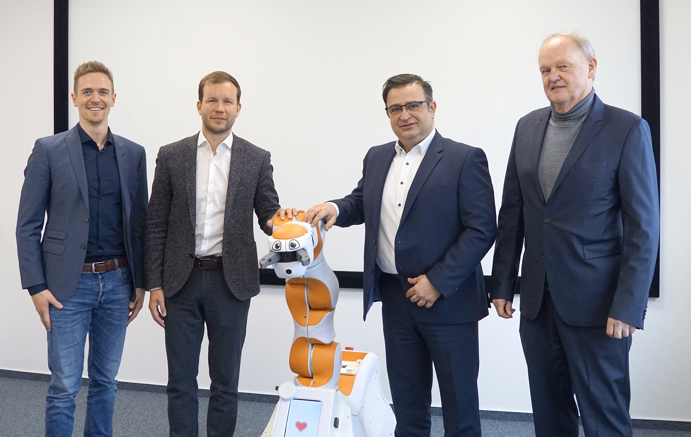 F&P Robotics und Ostertag DeTeWe schließen Partnervertrag in Walddorfhäslach F&P Robotics und Ostertag DeTeWe schließen Partnervertrag in Walddorfhäslach