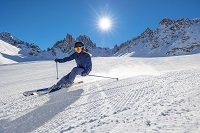 Die Piste bei traumhaften Wetter genießen