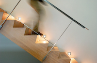 Steplights machen Treppen sicherer. (Foto: licht.de/Brumberg)