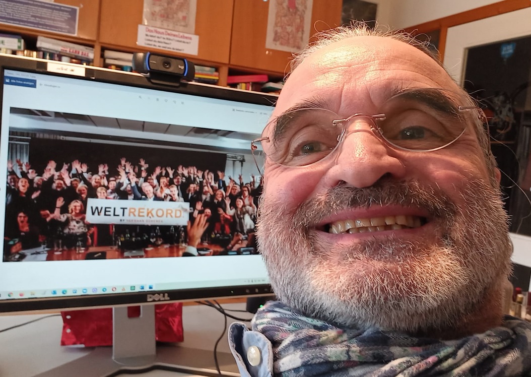 Robert Beis vor seinem PC Monitor als"Weltrekordler" Robert Beis vor seinem PC Monitor als"Weltrekordler"
