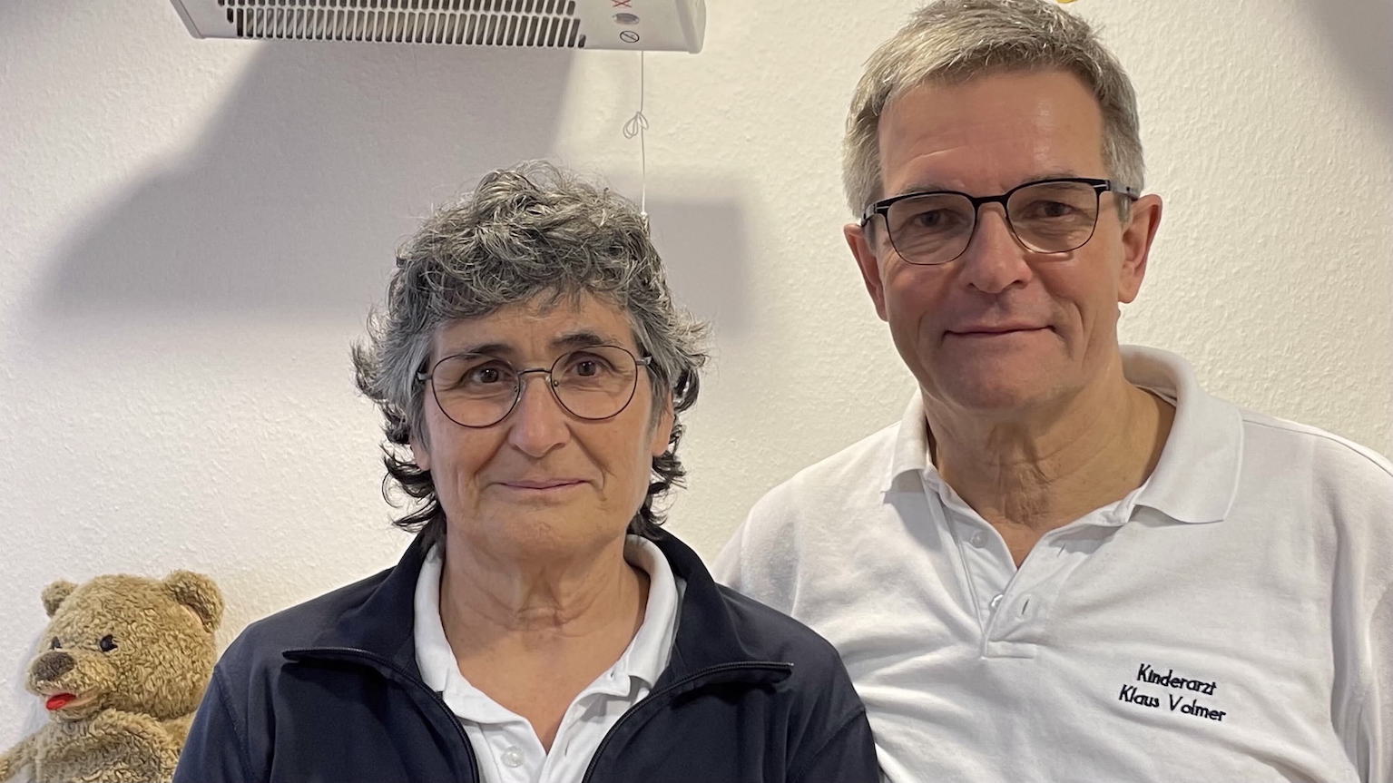 Dr. Amy Neumann-Volmer und Klaus Volmer in ihrer Praxis.©InfectoPharm