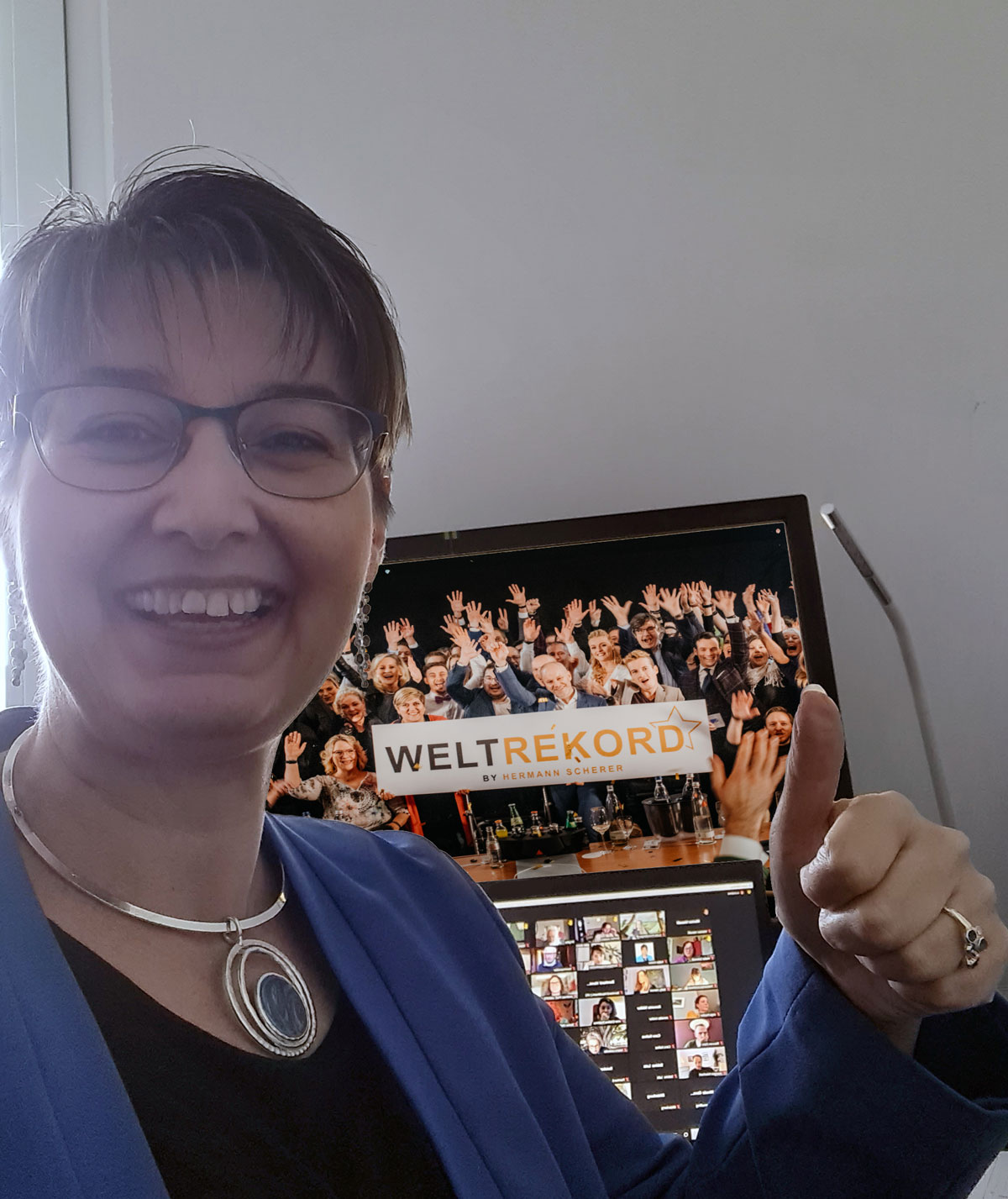 Katja Oeller beim gelungenen Zoom-Weltrekord Katja Oeller beim gelungenen Zoom-Weltrekord