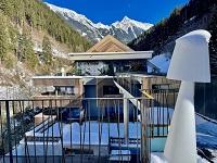 Das Hotel inmitten einer atemberaubenden Bergkulisse (ZillergrundRock)