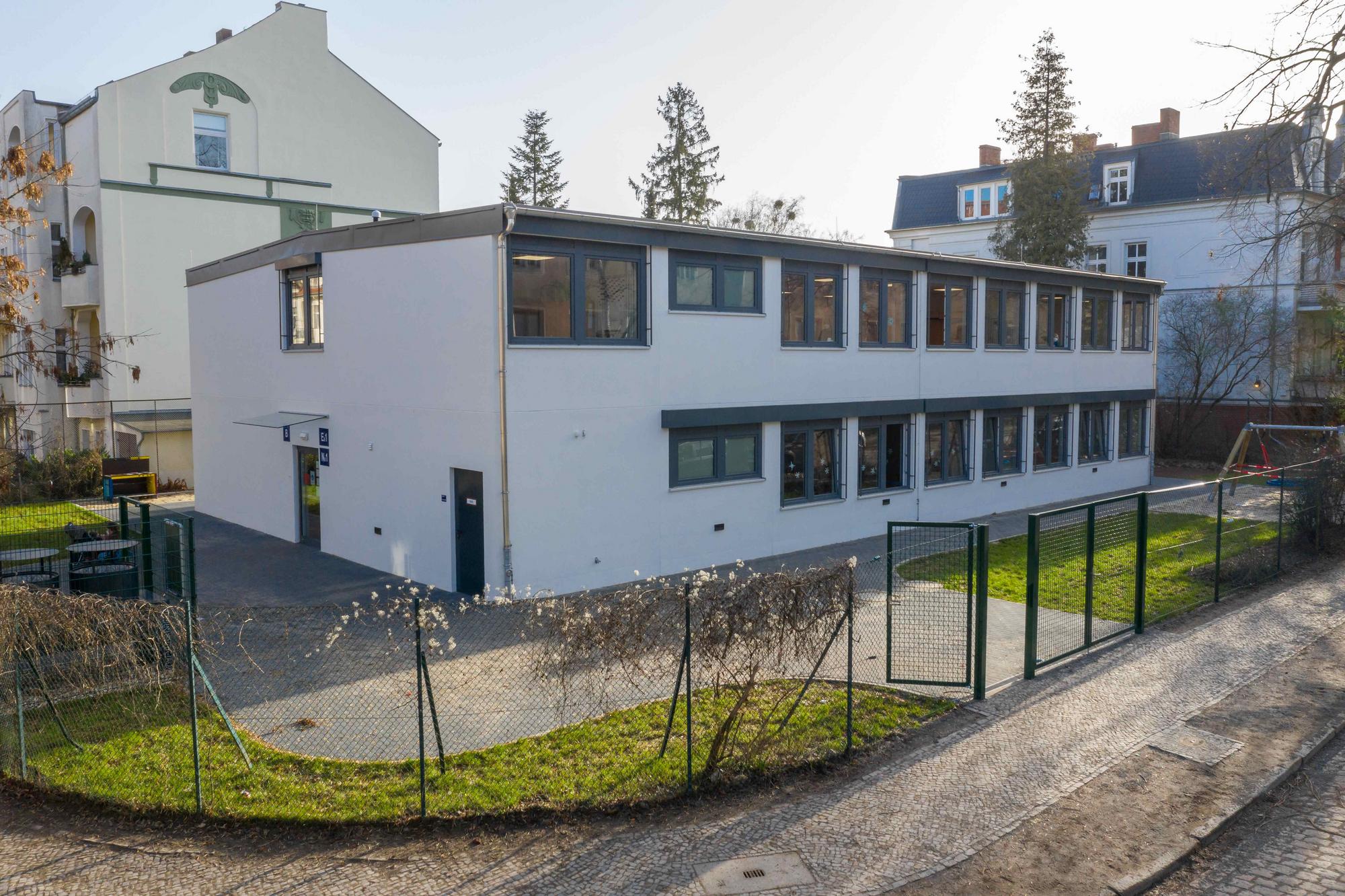 Containergebäude mit Putzfassade