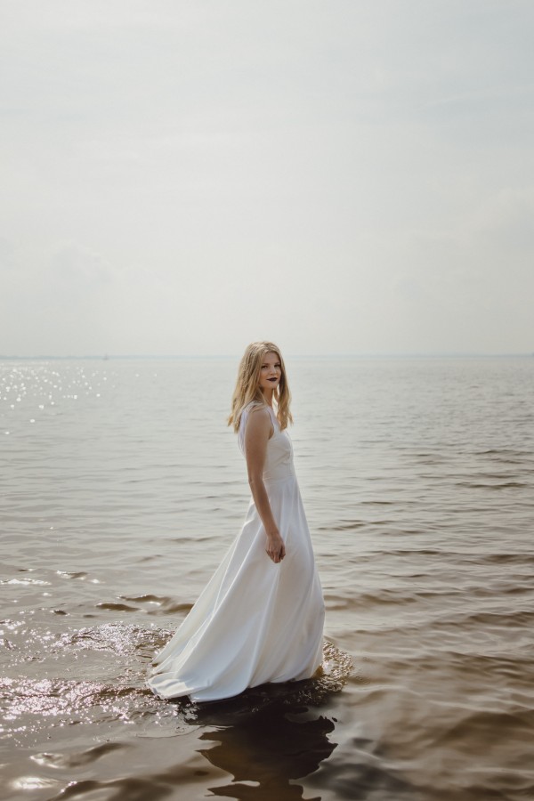 Ocean Bride - Brautkleider aus dem Meer (© Diana Frohmüller) Ocean Bride - Brautkleider aus dem Meer (© Diana Frohmüller)