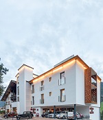 Außenansicht vom neuen Anbau des nostalgischen Hotels (Hotel Al Plan)