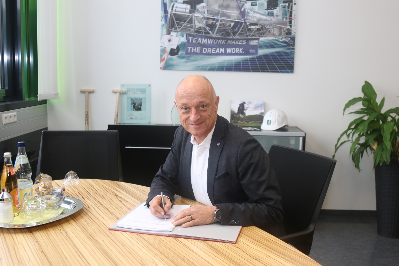 Aus Sicht von Hochschulpräsident Prof. Dr. Hendrik Brumme ist der weitere Ausbau ein richtiger Schritt. Aus Sicht von Hochschulpräsident Prof. Dr. Hendrik Brumme ist der weitere Ausbau ein richtiger Schritt.