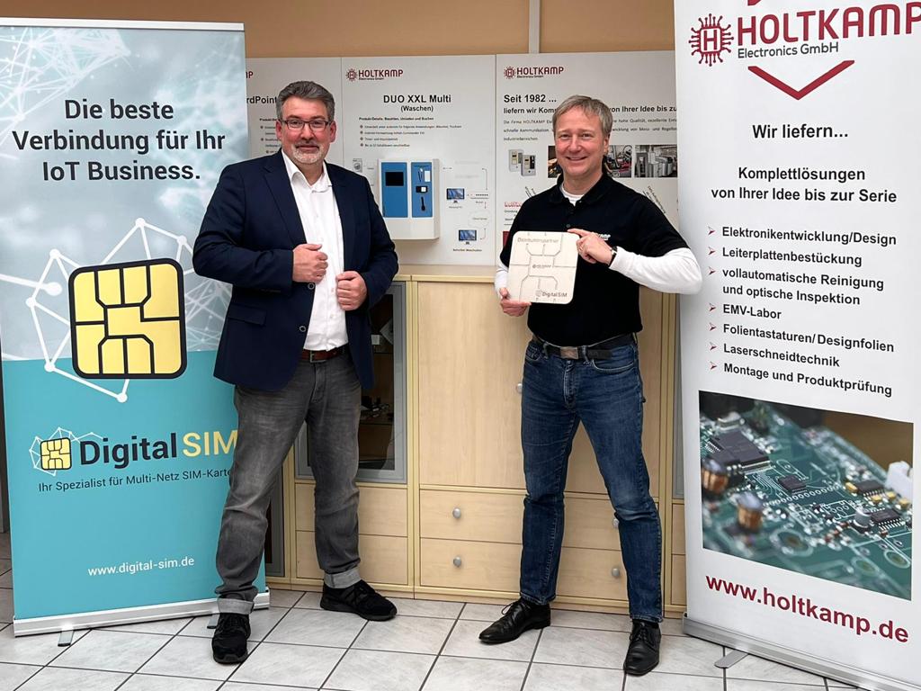Sven Rosemann (Digital SIM GmbH) und Magnus Michael (Holtkamp Electronics) Sven Rosemann (Digital SIM GmbH) und Magnus Michael (Holtkamp Electronics)