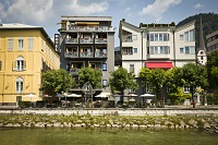 Das Hotel Goldenes Schiff am Ufer der Traun (Hotel Goldenes Schiff)
