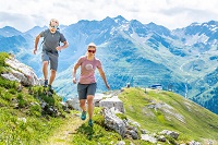 Berglauf auf dem Lechtaler Höhenweg zum Zwölferkopf (c) TVB St. Anton am Arlberg Patrick Bätz