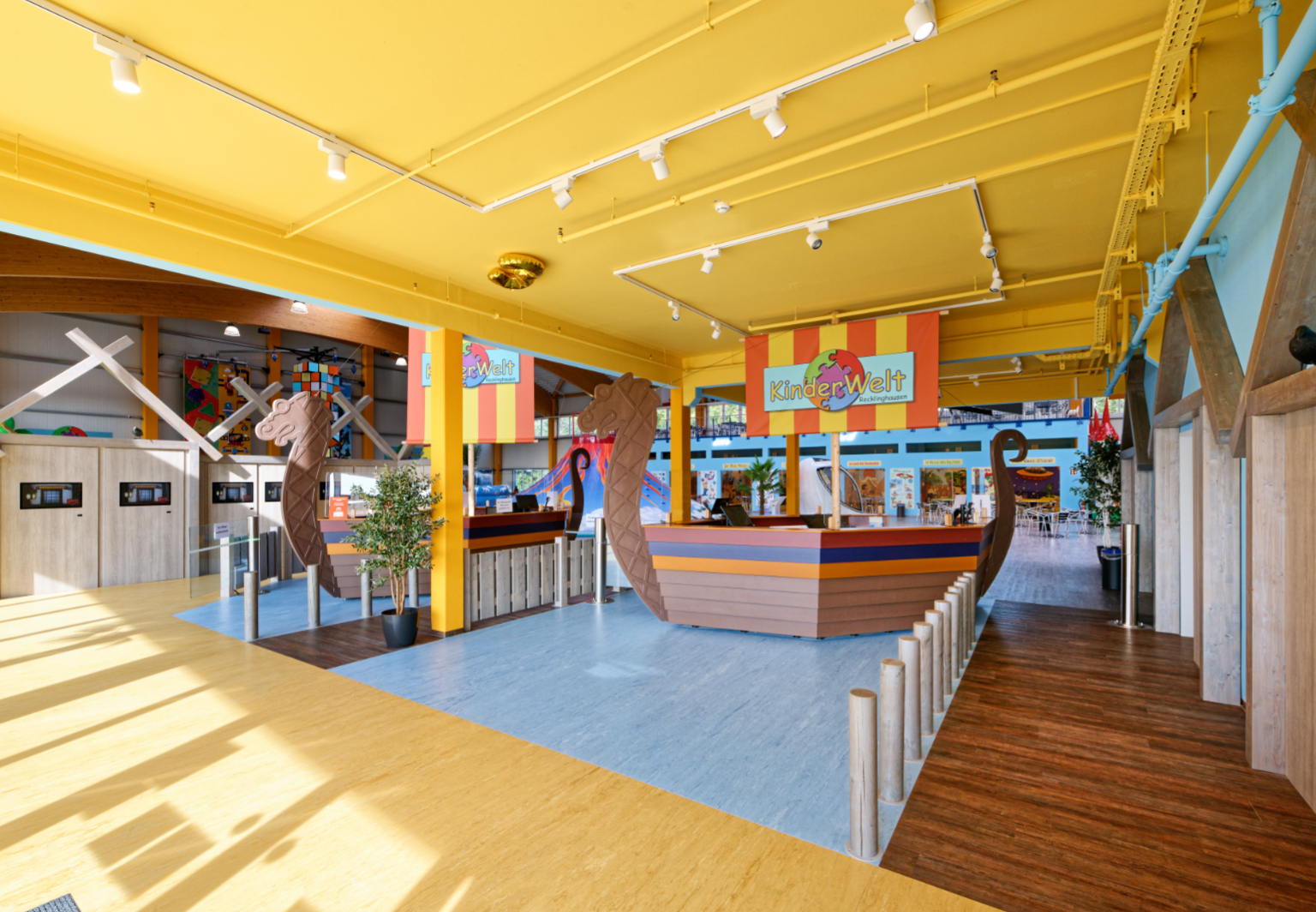 Vom Bälleparadies bis zur Hüpfburg - der Indoorspielplatz bietet viel Raum zum Toben und Spielen. Foto: Brüninghoff