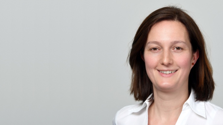 Dr. Katalin Velladics: Vertrauen ist die entscheidende Zutat in der Mensch-KI-Interaktion Dr. Katalin Velladics: Vertrauen ist die entscheidende Zutat in der Mensch-KI-Interaktion