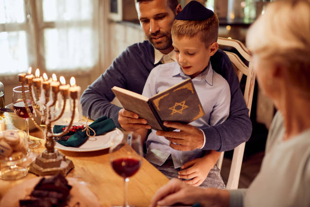 Wir schützen religiöse Minderheiten. Wir schützen religiöse Minderheiten.