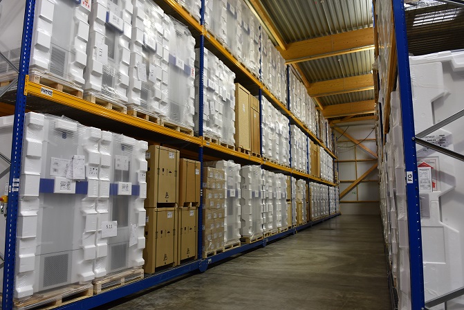 Auslieferbereite Produkte von B Medical Systems in einem Lagerhaus (Bildquelle: B Medical Systems)